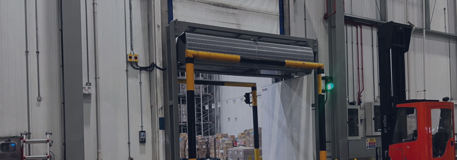 How Do Cold Store Air Curtains Help Maintain Temperature?